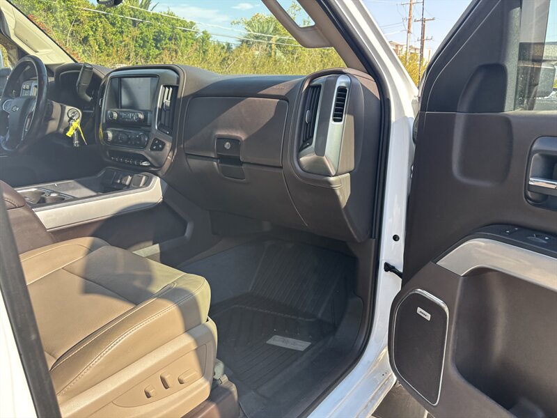 2017 Chevrolet Silverado 2500 LTZ DIESEL TRUCK 4WD LOW MI CHEVY SILVERADO 2500 - Photo 27 - Scottsdale, AZ 85257