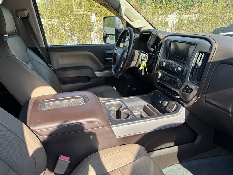 2017 Chevrolet Silverado 2500 LTZ DIESEL TRUCK 4WD LOW MI CHEVY SILVERADO 2500 - Photo 33 - Scottsdale, AZ 85257