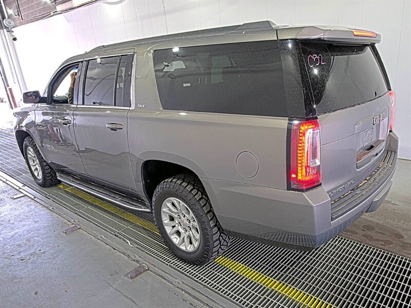 2019 Gmc Yukon XL SLT photo 2