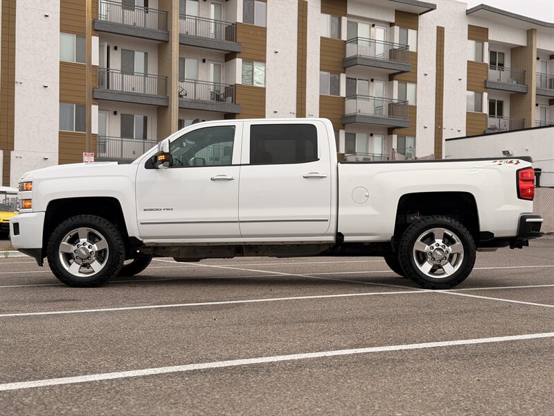 2018 Chevrolet Silverado 2500 DURAMAX DIESEL TRUCK 4WD LOW MI CHEVY 2500 DIESEL - Photo 8 - Scottsdale, AZ 85257