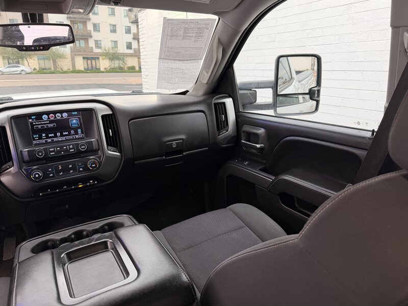2018 Chevrolet Silverado 2500 DURAMAX DIESEL TRUCK 4WD LOW MI CHEVY 2500 DIESEL - Photo 14 - Scottsdale, AZ 85257