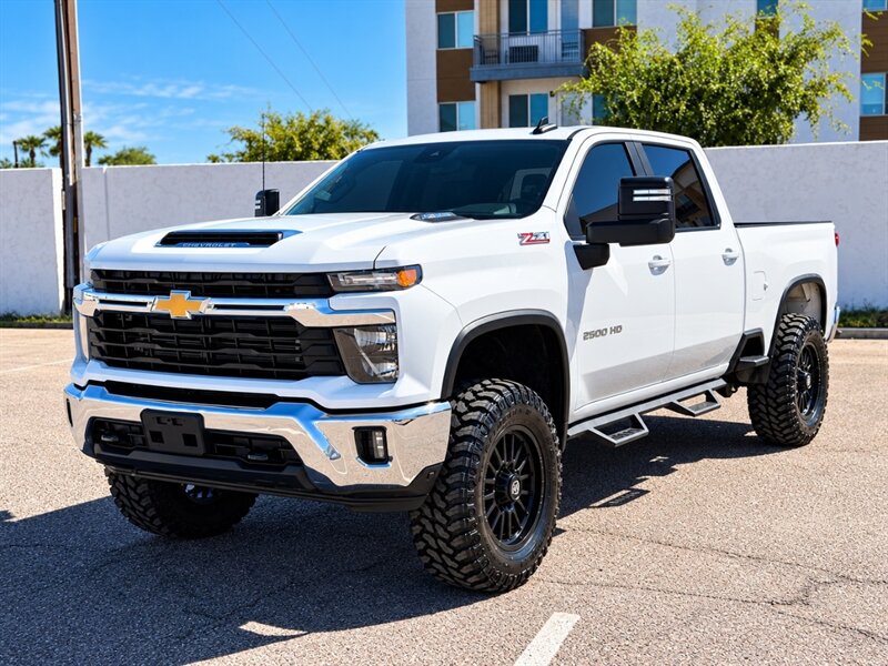 2024 Chevrolet Silverado 2500 LIFTED DIESEL TRUCK 4WD 3 " LIFT 37 " TIRE 20 " RIMS - Photo 10 - Scottsdale, AZ 85257