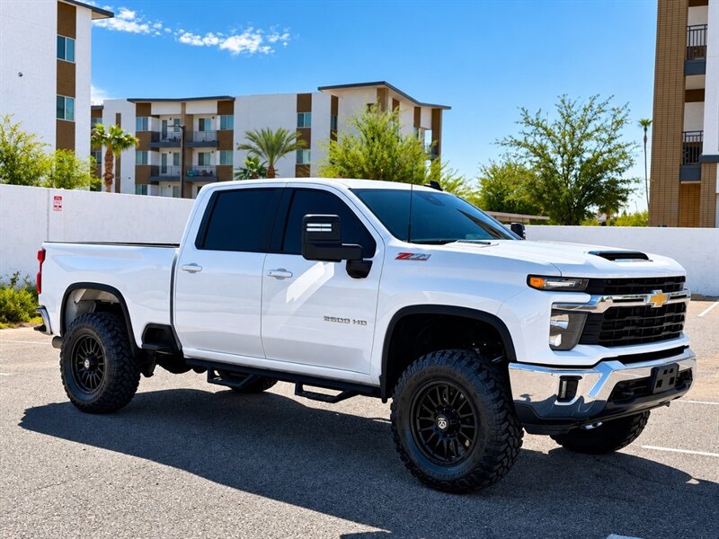 2024 Chevrolet Silverado 2500 LIFTED DIESEL TRUCK 4WD 3 " LIFT 37 " TIRE 20 " RIMS - Photo 3 - Scottsdale, AZ 85257