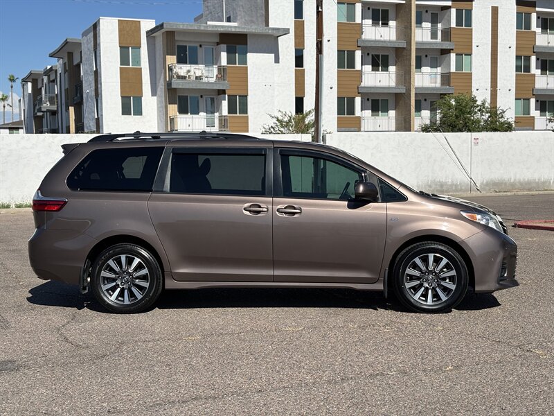 2019 Toyota Sienna LE 7-Passenger AWD MINI VAN TOYOTA SIENNA AWD VAN  