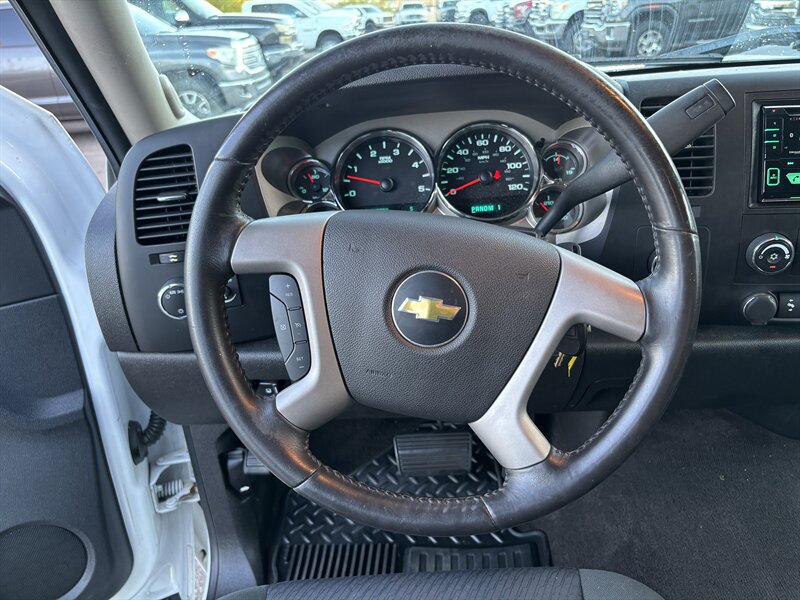 2013 Chevrolet Silverado 2500HD photo 17