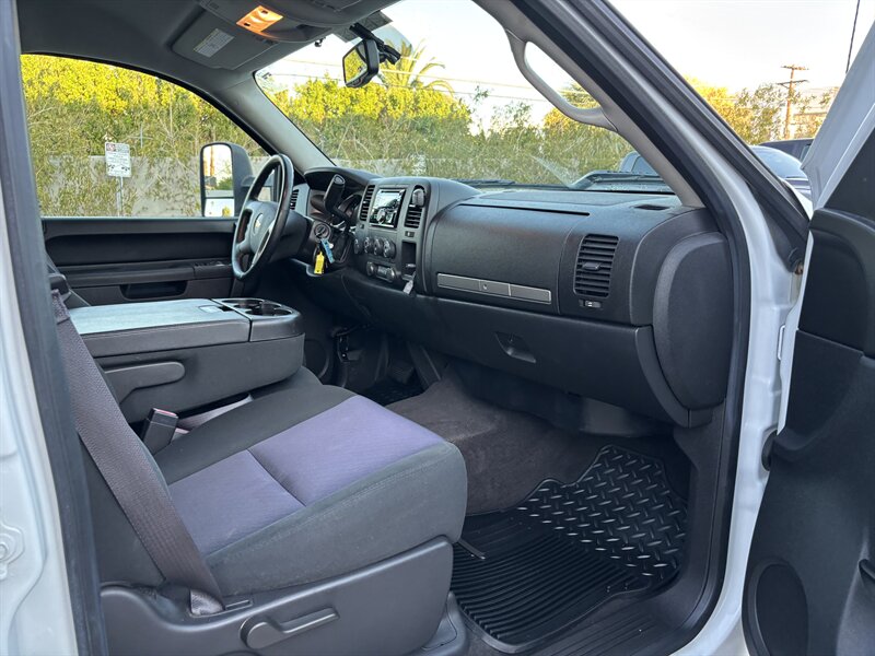 2013 Chevrolet Silverado 2500HD photo 25