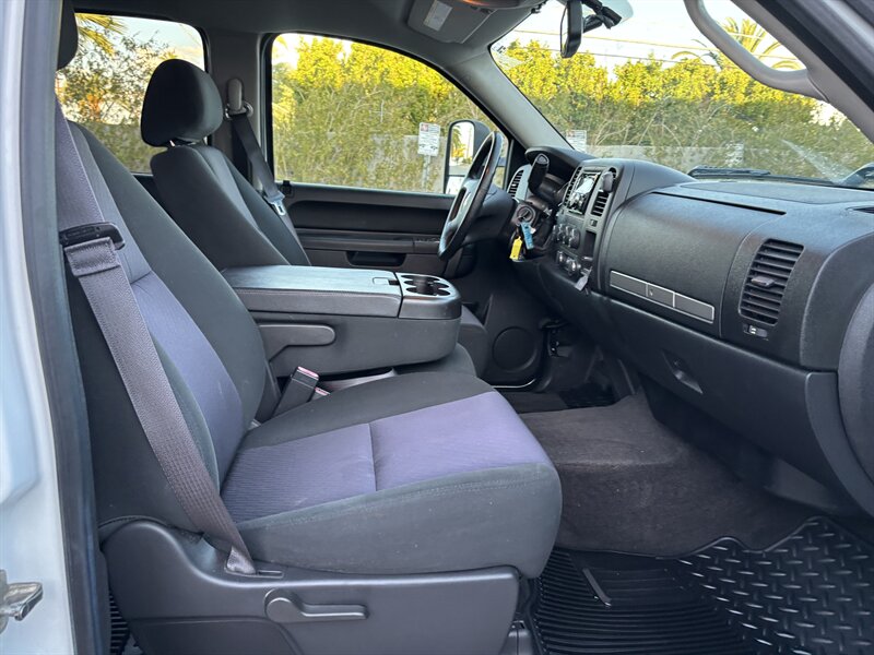 2013 Chevrolet Silverado 2500HD photo 26