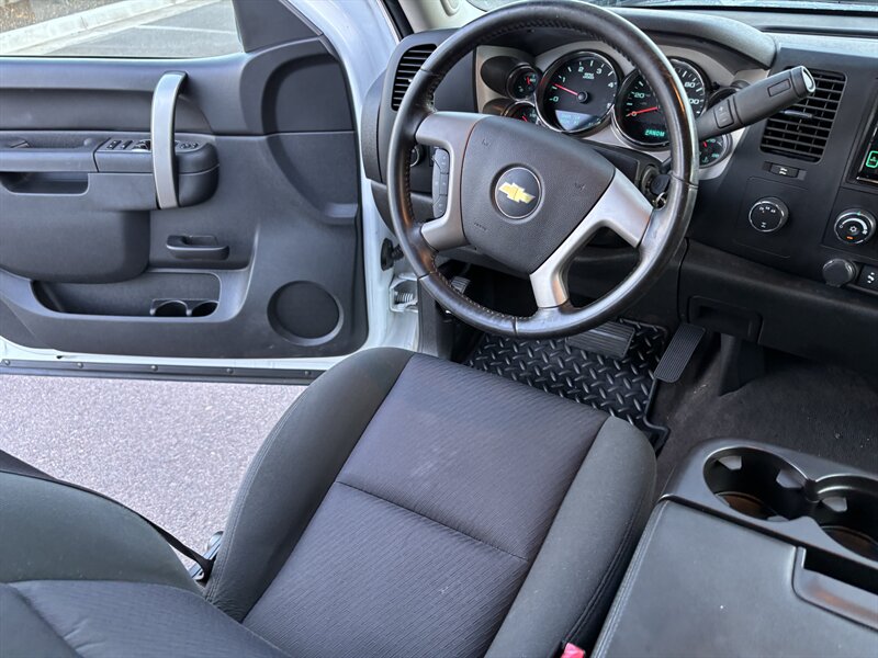 2013 Chevrolet Silverado 2500HD photo 21