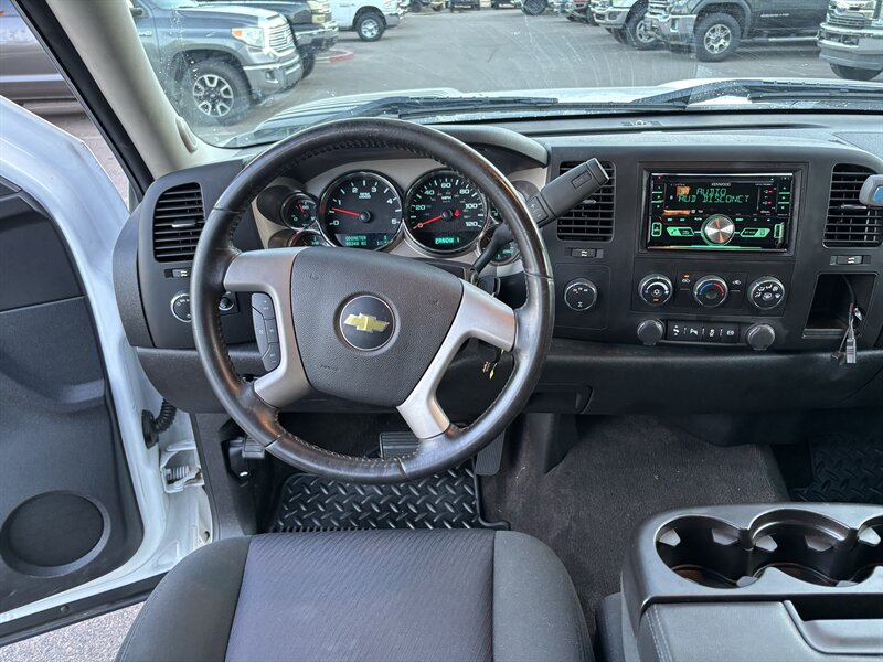 2013 Chevrolet Silverado 2500HD photo 16