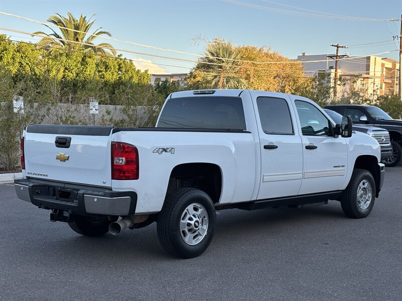 2013 Chevrolet Silverado 2500HD photo 2