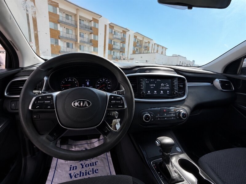 2019 Kia Sorento LX 3RD ROW SEAT SUV CARFAX 1 OWNER KIA SORENTO KIA - Photo 16 - Scottsdale, AZ 85257