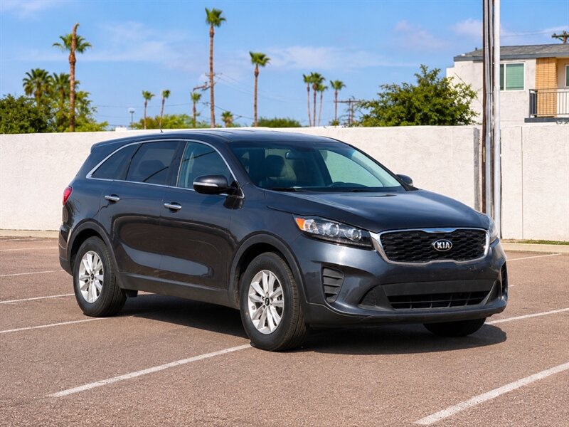 2019 Kia Sorento LX 3RD ROW SEAT SUV CARFAX 1 OWNER KIA SORENTO KIA - Photo 3 - Scottsdale, AZ 85257