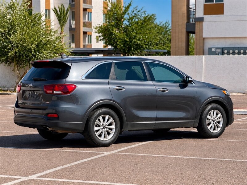 2019 Kia Sorento LX 3RD ROW SEAT SUV CARFAX 1 OWNER KIA SORENTO KIA - Photo 5 - Scottsdale, AZ 85257