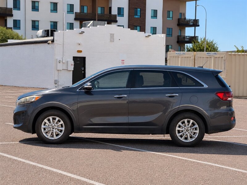 2019 Kia Sorento LX 3RD ROW SEAT SUV CARFAX 1 OWNER KIA SORENTO KIA - Photo 8 - Scottsdale, AZ 85257