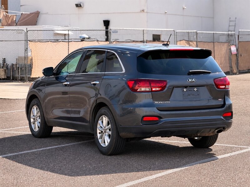 2019 Kia Sorento LX 3RD ROW SEAT SUV CARFAX 1 OWNER KIA SORENTO KIA - Photo 7 - Scottsdale, AZ 85257