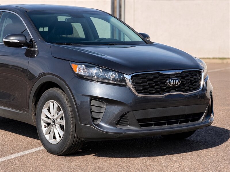 2019 Kia Sorento LX 3RD ROW SEAT SUV CARFAX 1 OWNER KIA SORENTO KIA - Photo 10 - Scottsdale, AZ 85257