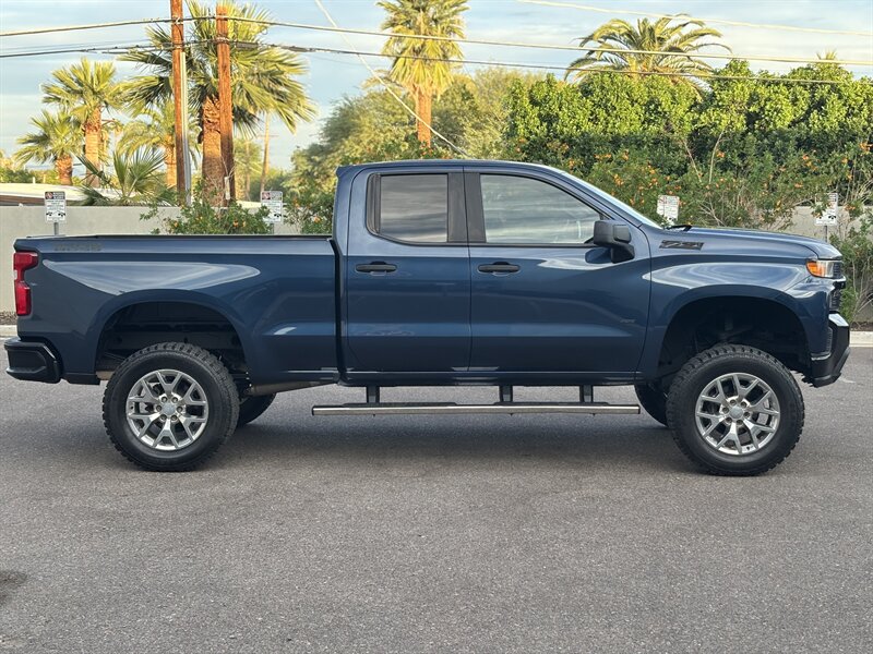 2019 Chevrolet Silverado 1500 Custom Trail Boss photo 2