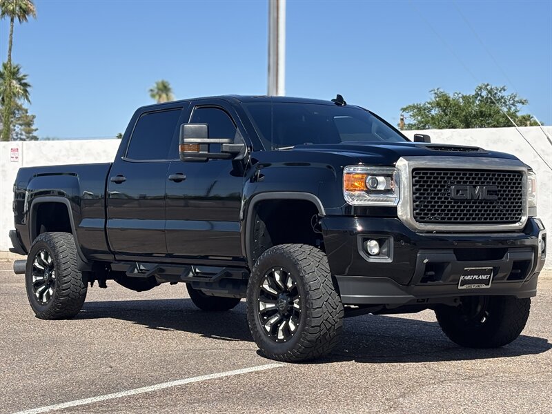 2017 GMC Sierra 4WD Crew Cab Standard Box Denali's photo