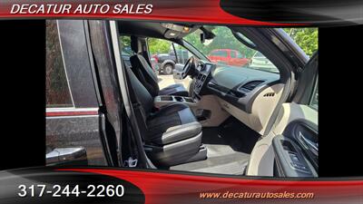 2019 Dodge Grand Caravan SXT   - Photo 10 - Indianapolis, IN 46221