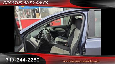 2014 Chevrolet Cruze LS Auto   - Photo 8 - Indianapolis, IN 46221