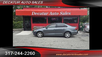 2013 Volkswagen Jetta SE   - Photo 1 - Indianapolis, IN 46221