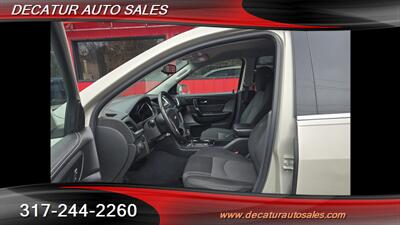 2015 Chevrolet Traverse LT   - Photo 8 - Indianapolis, IN 46221