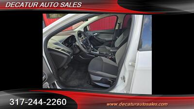 2013 Ford Focus SE   - Photo 24 - Indianapolis, IN 46221