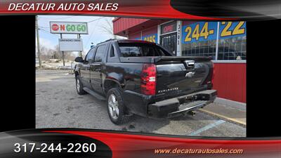 2011 Chevrolet Avalanche LT   - Photo 7 - Indianapolis, IN 46221