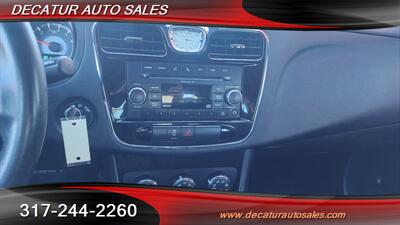 2011 Chrysler 200 Touring   - Photo 10 - Indianapolis, IN 46221