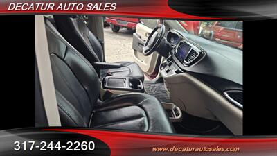 2017 Chrysler Pacifica Touring-L Plus   - Photo 12 - Indianapolis, IN 46221