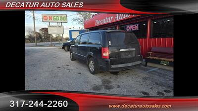 2010 Chrysler Town & Country Touring   - Photo 7 - Indianapolis, IN 46221