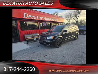 2016 Chrysler Town & Country Touring   - Photo 9 - Indianapolis, IN 46221