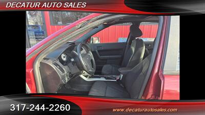 2010 Ford Focus SE   - Photo 8 - Indianapolis, IN 46221