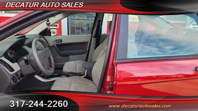 2009 Ford Focus SE   - Photo 8 - Indianapolis, IN 46221