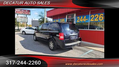 2010 Chrysler Town & Country Touring Plus   - Photo 21 - Indianapolis, IN 46221