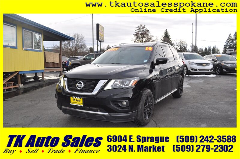 2019 Nissan Pathfinder SL's photo