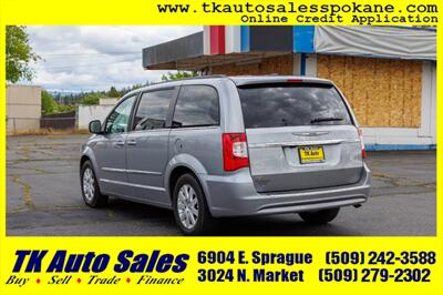 2016 Chrysler Town and Country Touring - Photo 5 - Spokane, WA 99212