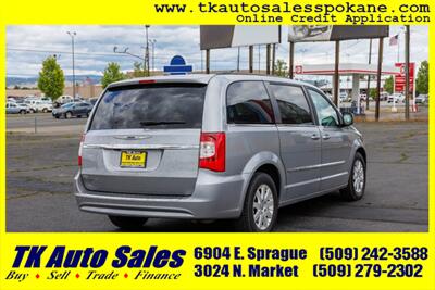 2016 Chrysler Town and Country Touring - Photo 7 - Spokane, WA 99212