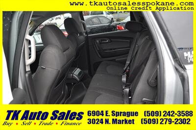 2011 Chevrolet Traverse LT   - Photo 11 - Spokane, WA 99212