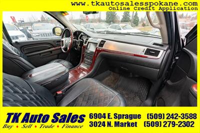 2011 Cadillac Escalade ESV Premium   - Photo 11 - Spokane, WA 99212