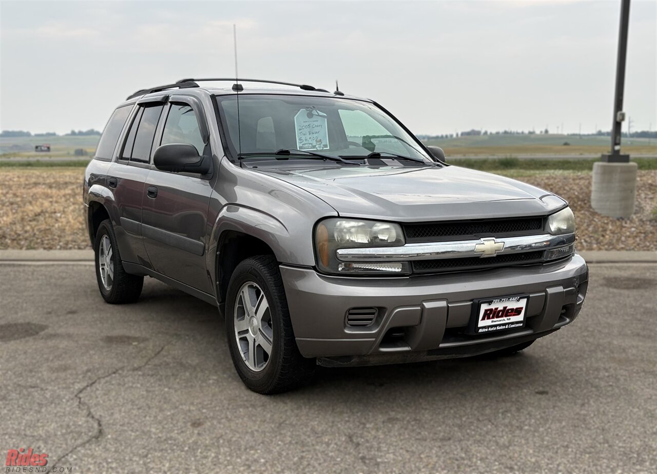 2005 Chevrolet Trailblazer LS   - Photo 12 - Bismarck, ND 58503