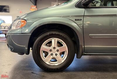 2007 Dodge Grand Caravan SXT   - Photo 5 - Bismarck, ND 58503