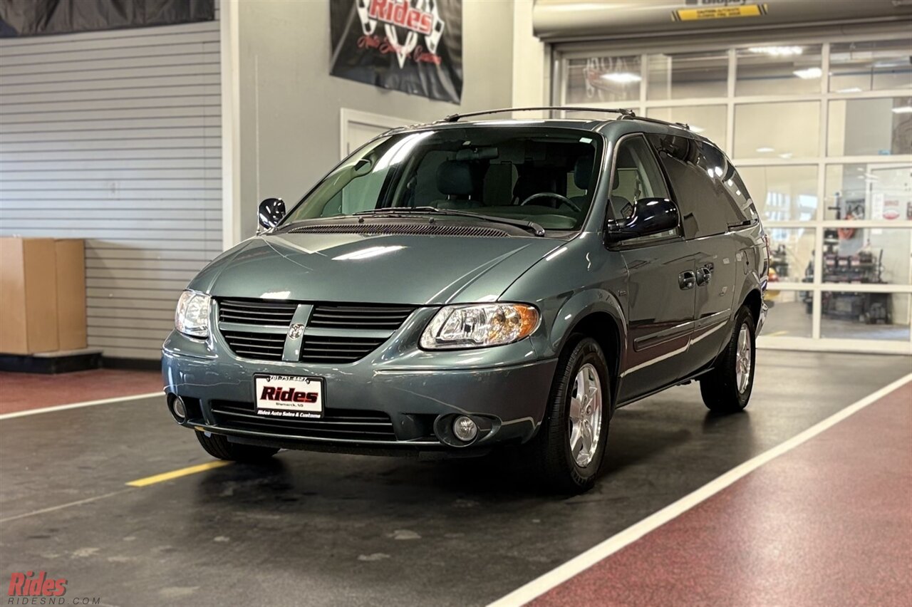 2007 Dodge Grand Caravan SXT   - Photo 1 - Bismarck, ND 58503