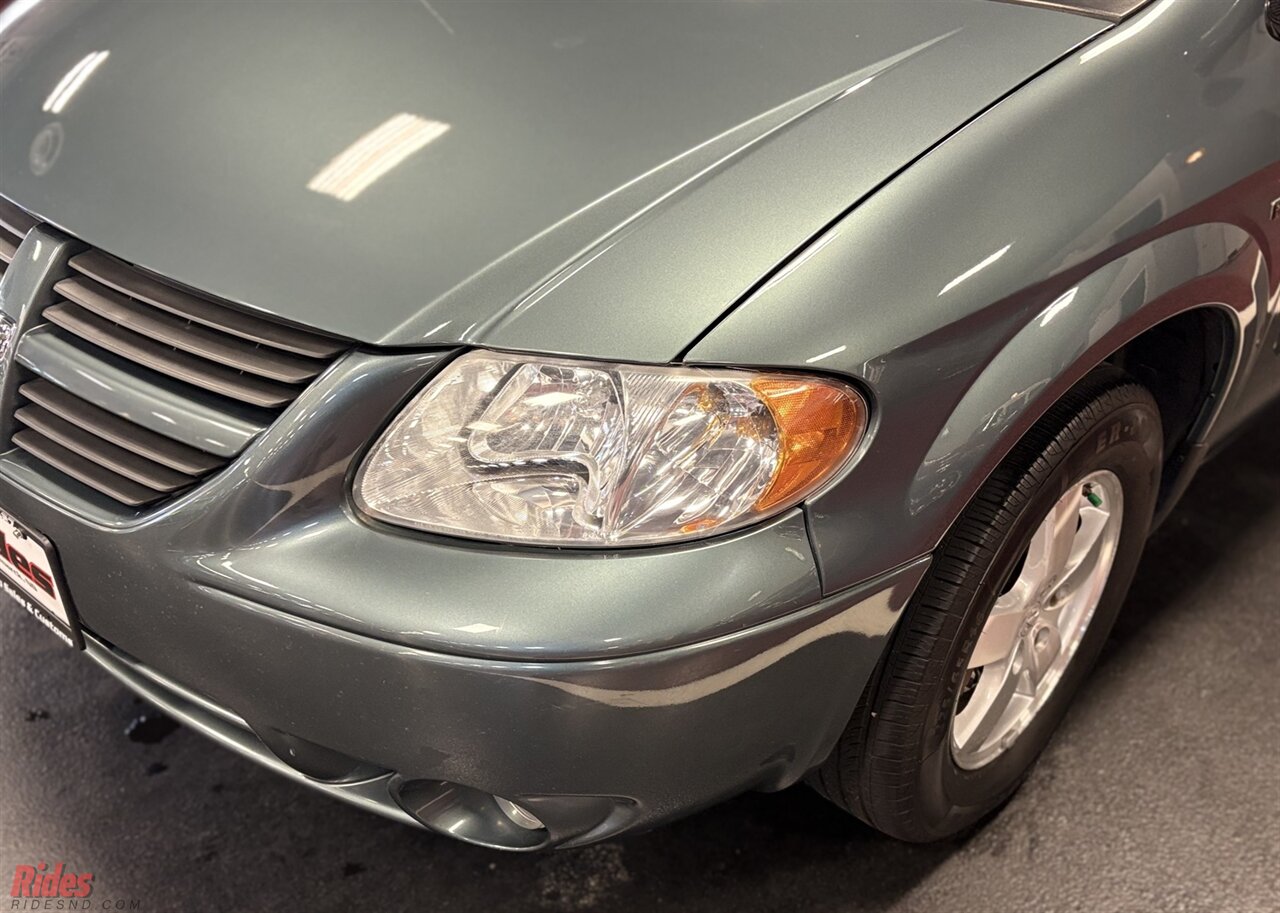 2007 Dodge Grand Caravan SXT   - Photo 3 - Bismarck, ND 58503