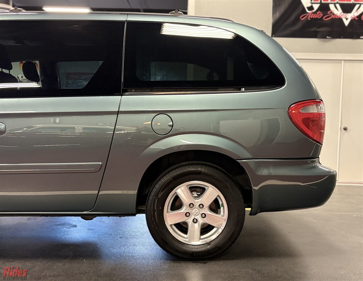 2007 Dodge Grand Caravan SXT   - Photo 31 - Bismarck, ND 58503