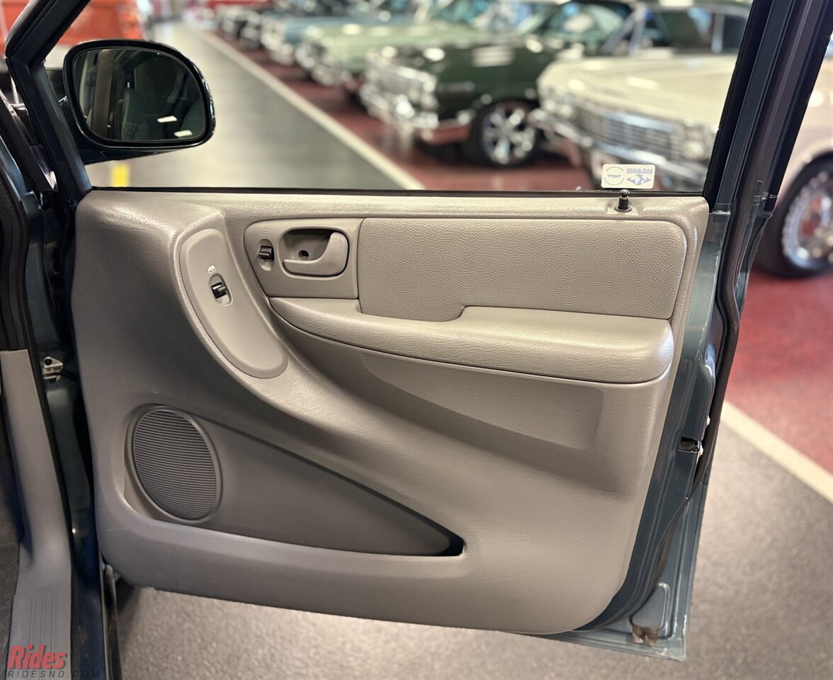 2007 Dodge Grand Caravan SXT   - Photo 51 - Bismarck, ND 58503
