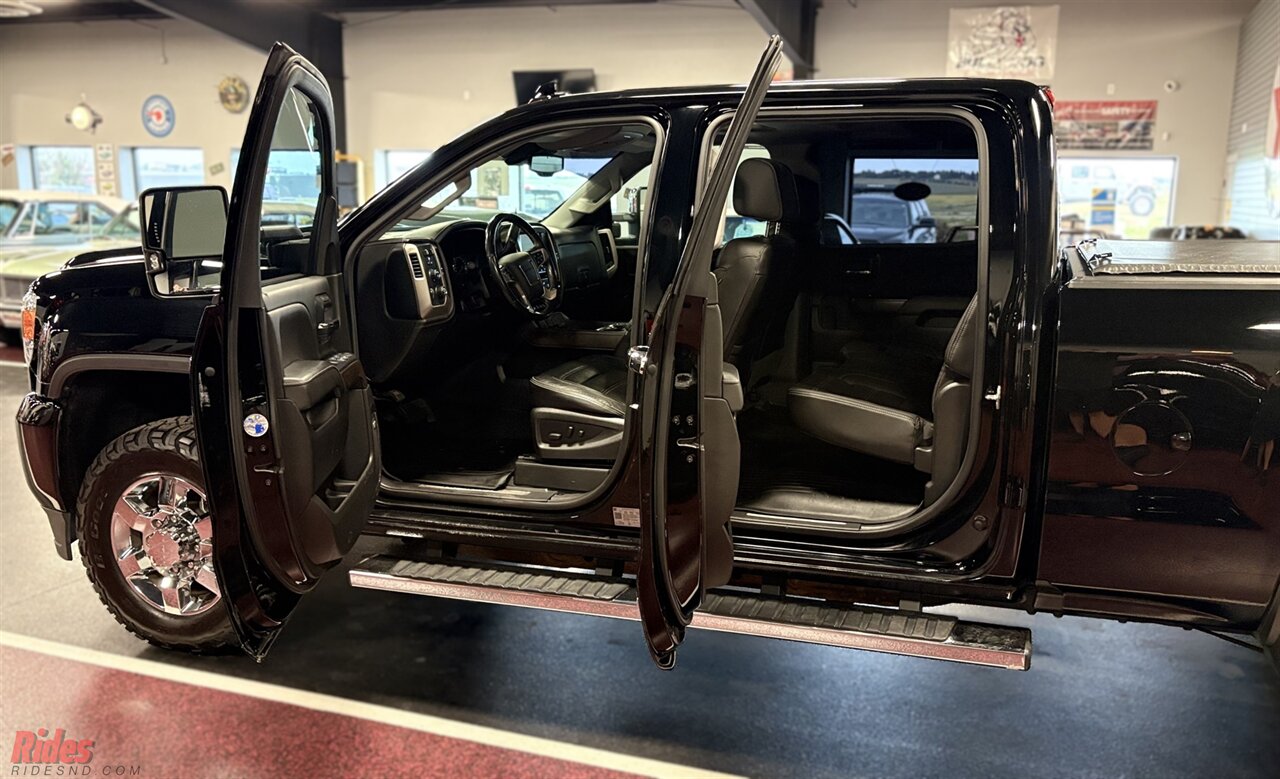 2019 GMC Sierra 3500HD Denali   - Photo 11 - Bismarck, ND 58503
