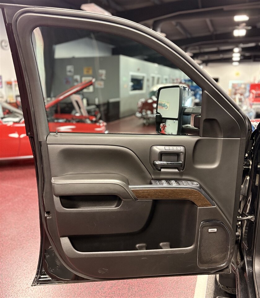 2019 GMC Sierra 3500HD Denali   - Photo 12 - Bismarck, ND 58503
