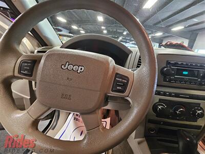 2005 Jeep Grand Cherokee Laredo   - Photo 29 - Bismarck, ND 58503
