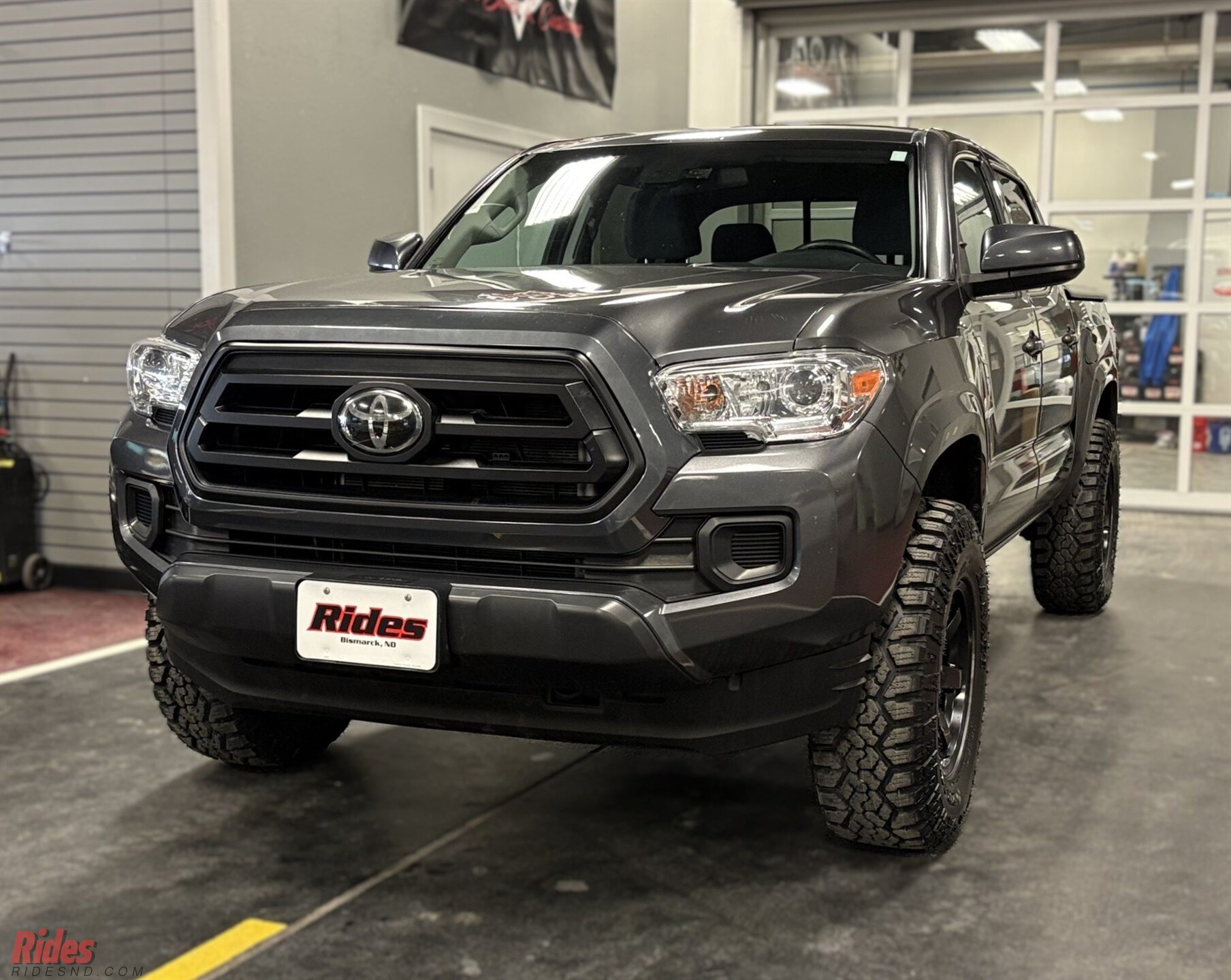 2022 Toyota Tacoma SR Double Cab 4WD V6 Auto Short Bed's photo